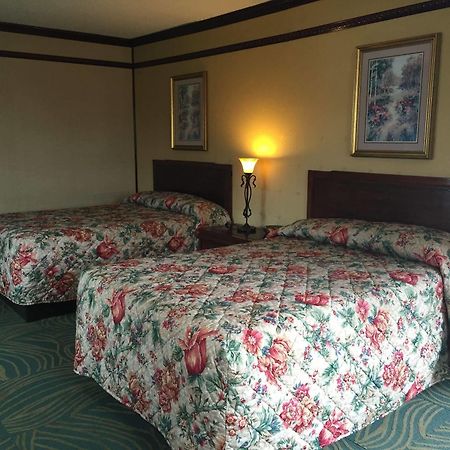 Track & Turf Motel マウント・ローレル エクステリア 写真