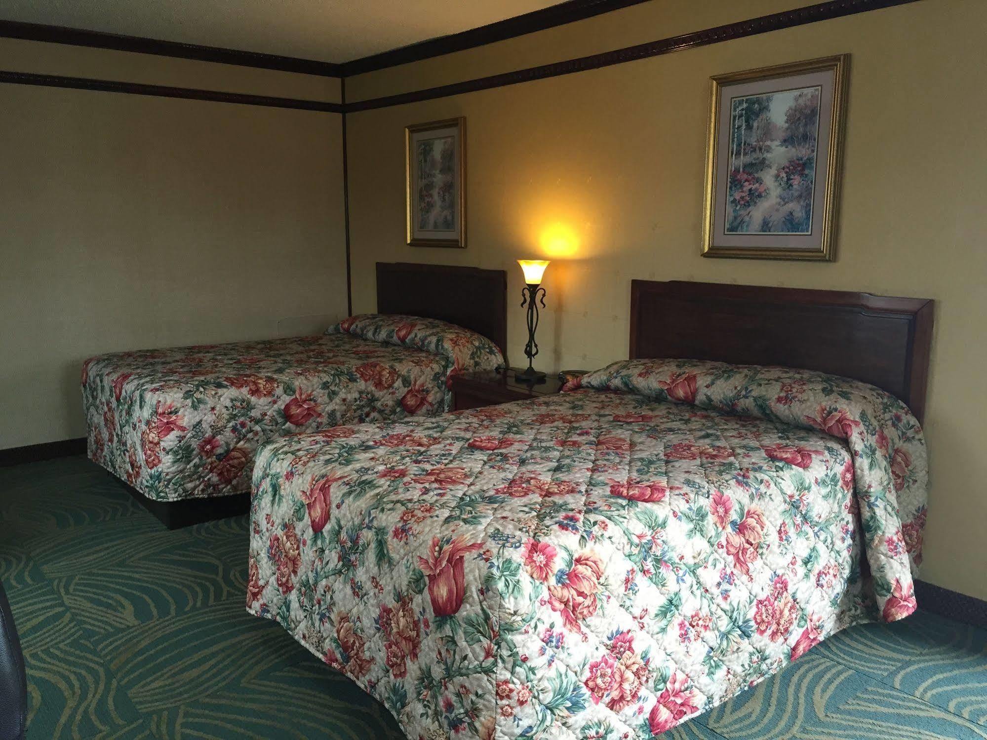 Track & Turf Motel マウント・ローレル エクステリア 写真